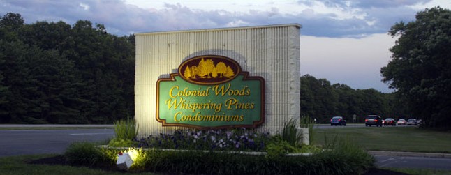 Colonial Woods Logo